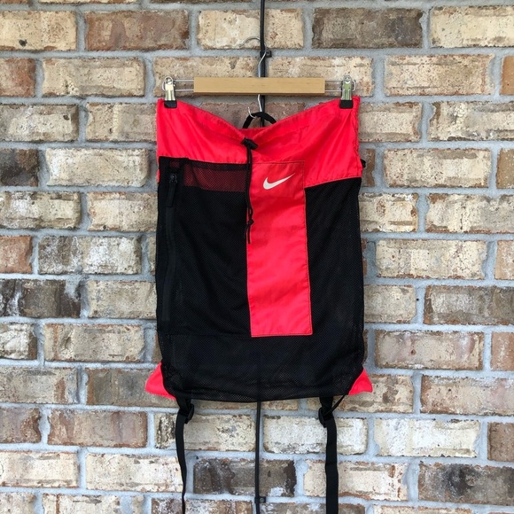 Nike Nylon Mesh Zipper Pocket Adjustable Straps Black Red Deck Bag With Logo - Picture 2 of 16